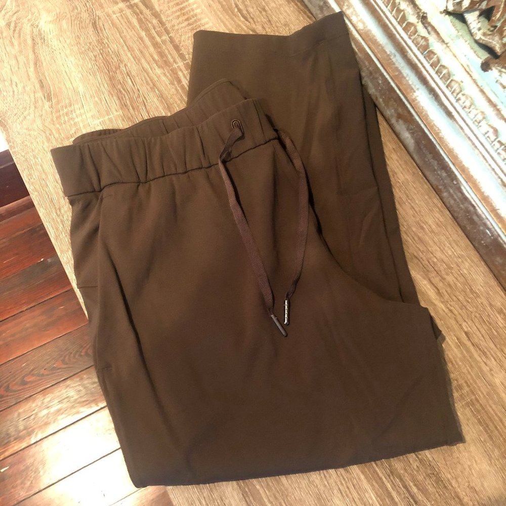 Lululemon NWOT Size 10